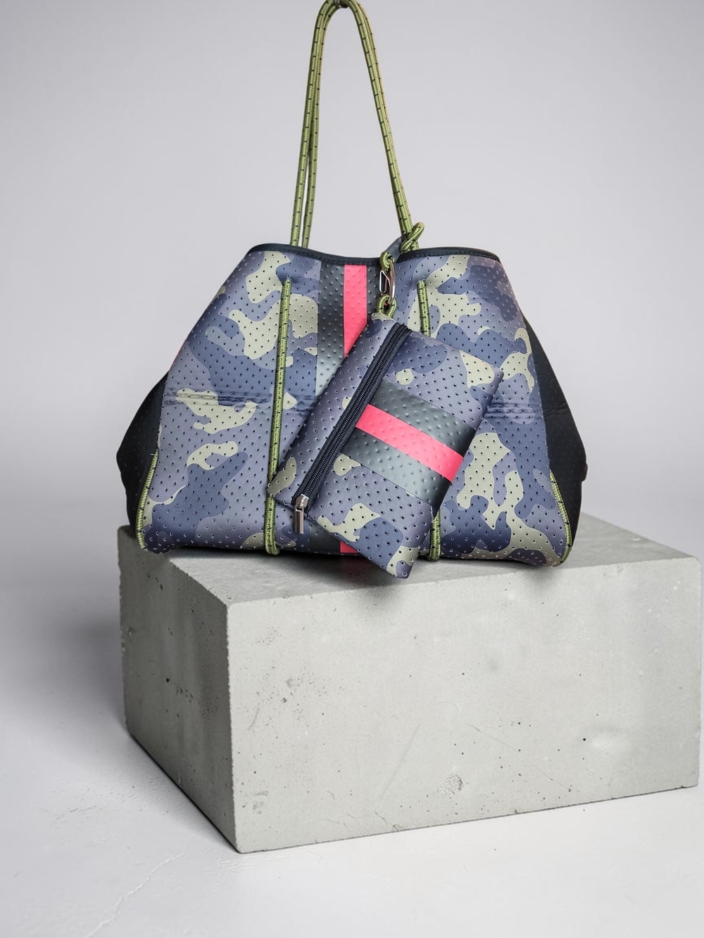 Neoprene Camo Tote with Pouch NWT